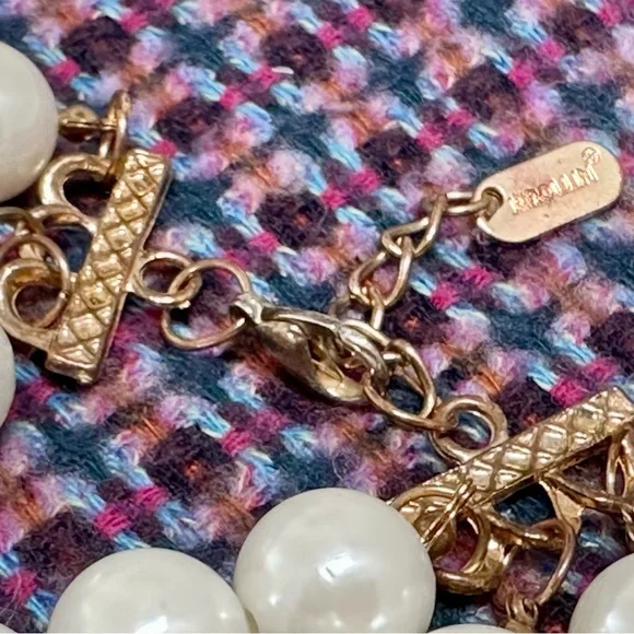 ***SOLD*** JEROLLIN PEARL CLUSTER Statement Necklace 17” VINTAGE Signed - Picture 9 of 16